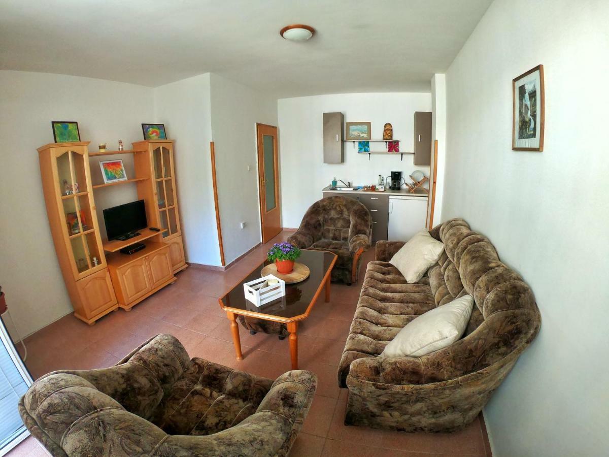 Apartment In St. Vlas With Terrace Sveti Vlas Extérieur photo